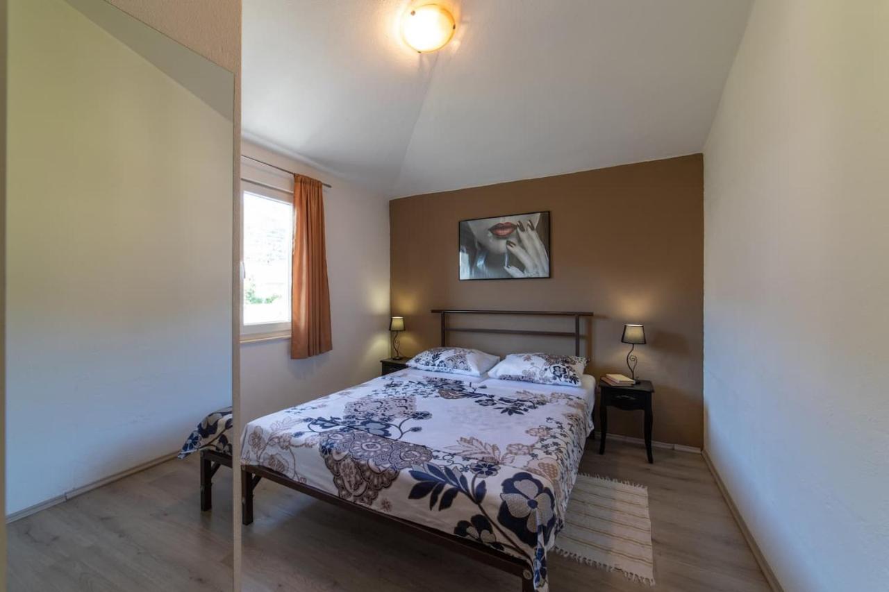 Holiday Home Chester With Heated Pool Kaštela Exterior foto