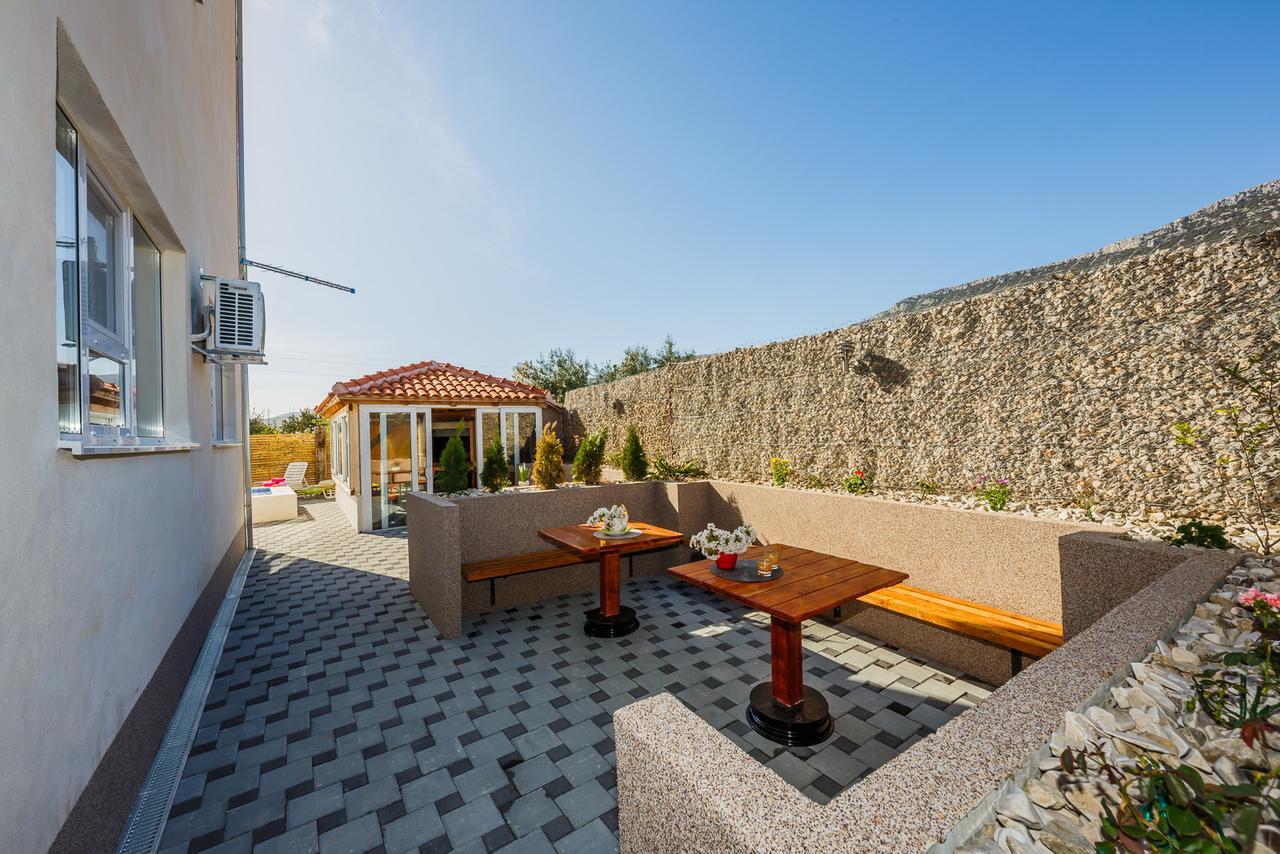 Holiday Home Chester With Heated Pool Kaštela Exterior foto
